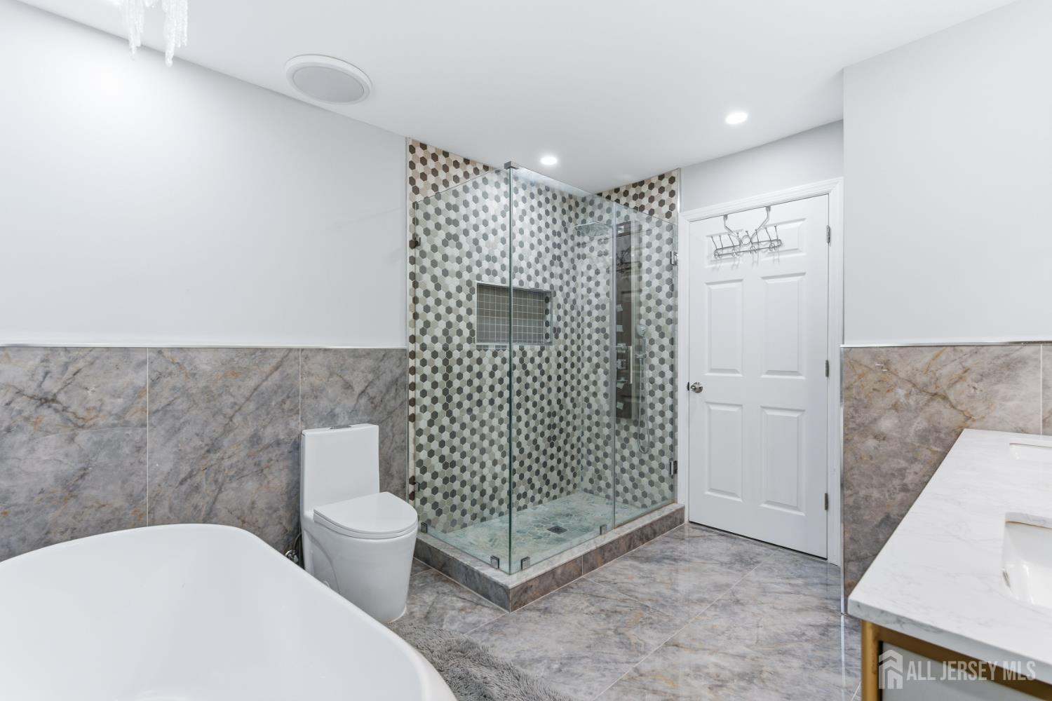 6 Whitewood Road, Edison, NJ, 08820 image 18