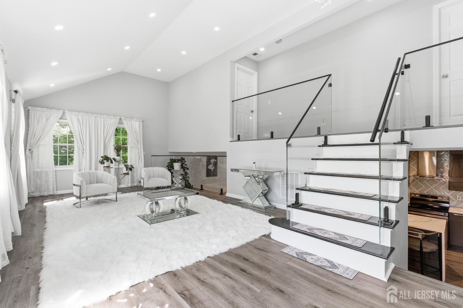 6 Whitewood Road Image 3