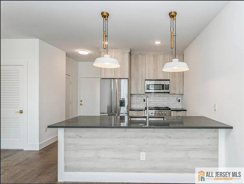 386 5th Street 301 Image 2