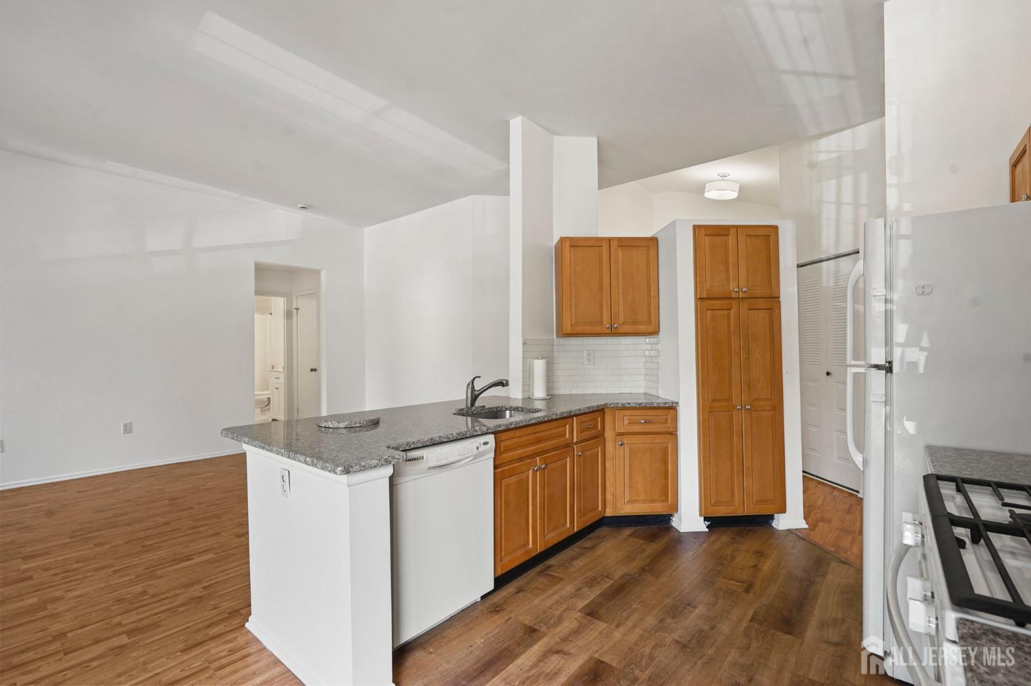6083 Cedar Court, South Brunswick, NJ, 08852 image 16