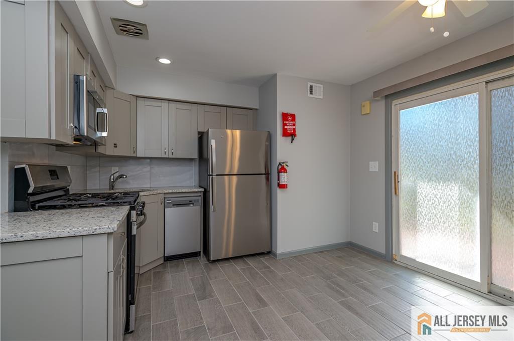 27 Judson Street 15A Image 4
