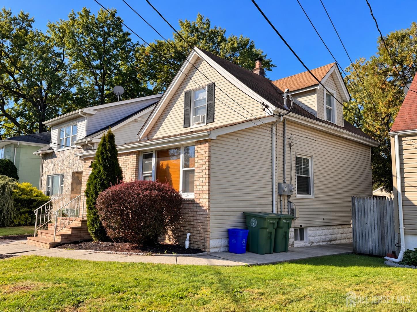 220 Gordon Street Image 3