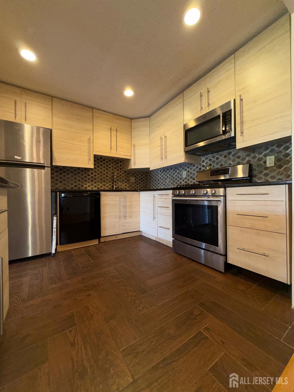 380 Lancaster Court Image 2