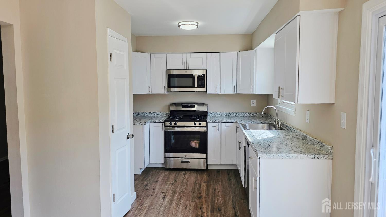 9 NW pinetree Court Image 2