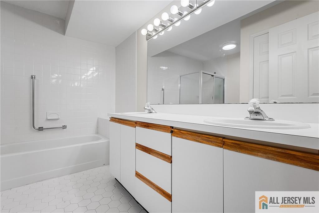 16 Andrew Johnson Drive B, Monroe, NJ, 08831 image 22