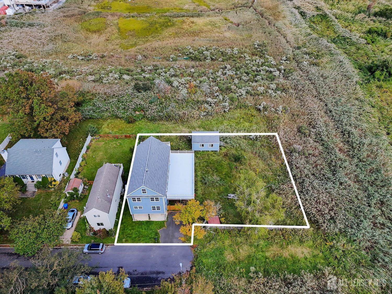 227 Bay Avenue Image 2