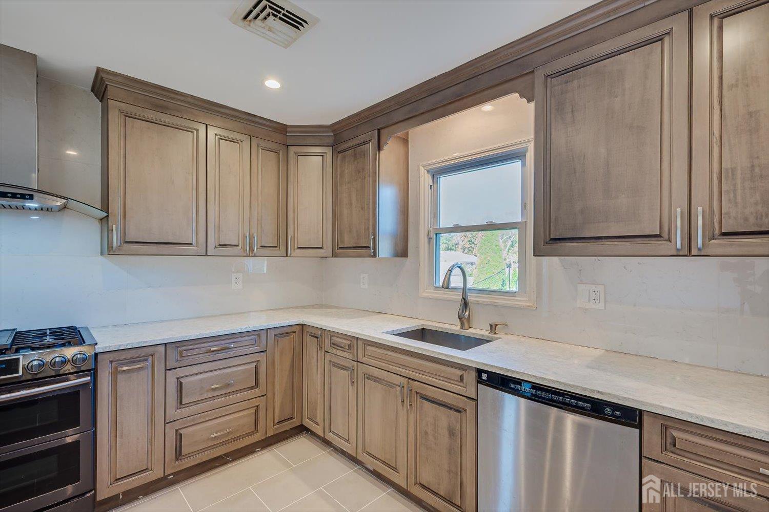 932 Eva Street, Piscataway, NJ, 08854 image 18