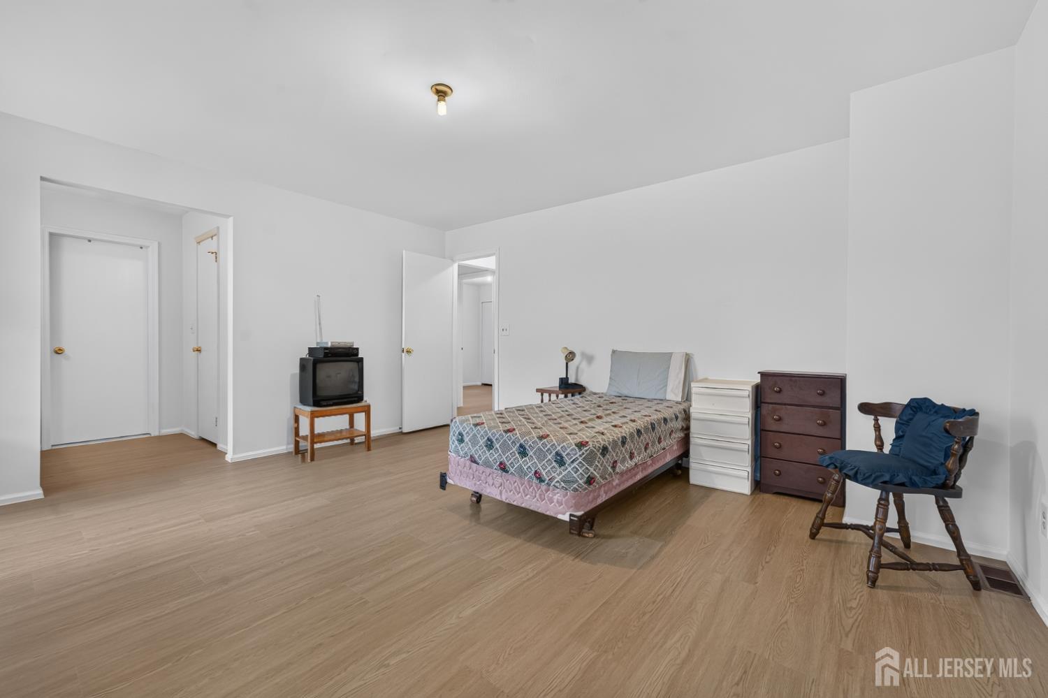 268 Edgeware Court, Franklin Twsp, NJ, 08873 image 23